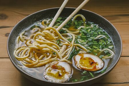 Рамен классический с яйцом в бульоне