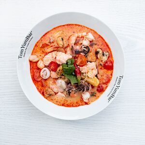 Том ям с морепродуктами