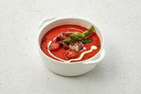 Суп из свежих и копчёных томатов