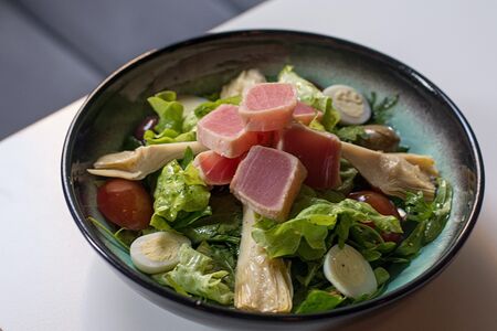 Салат с тунцом и артишоками