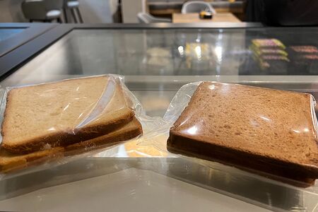 Тост с красной рыбой и сыром