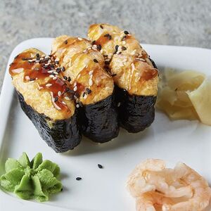 Суши запечённые с салатной креветкой