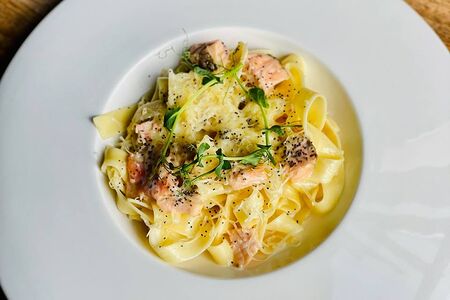 Паста со сливочным лососем