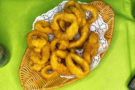 Кольца кальмара в сухарях 