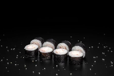 Маки с креветкой