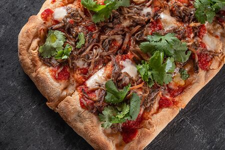 Пицца с бычьими хвостами и вешенками