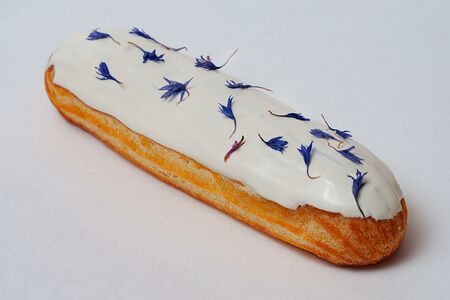 Эклер ванильный