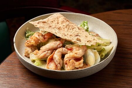 Салат Цезарь с креветками