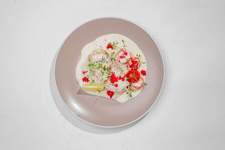 Фаршированный кальмар в сливочном соусе