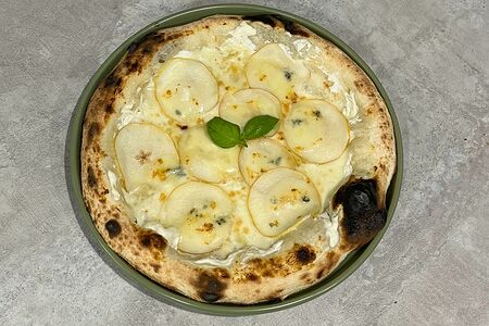 Пицца Груша-горгонзола