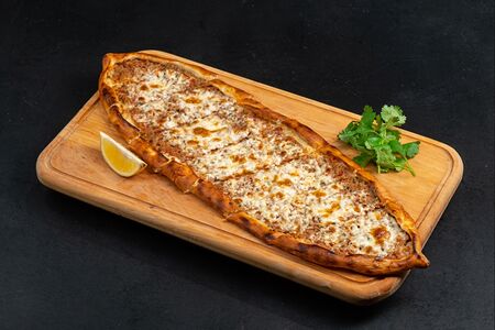 Пиде кыймалы с говяжьим фаршем