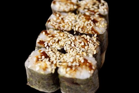 Ролл с угрём