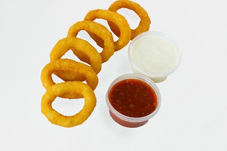 Луковые кольца с соусом
