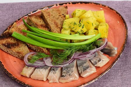 Сельдь с картофелем