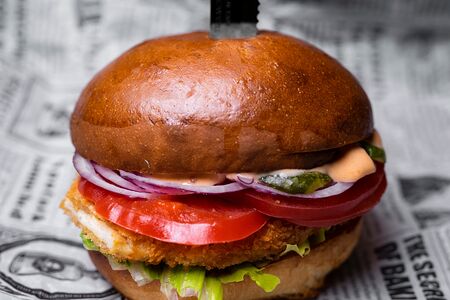 Бургер с мясом цыпленка