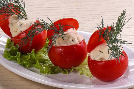 Помидор, фаршированный сыром