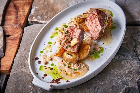 Филе-миньон с картофелем мини