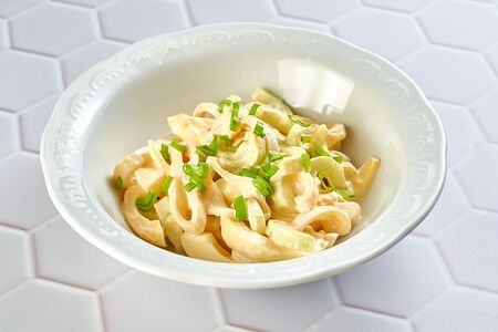 Салат с кальмаром по-русски