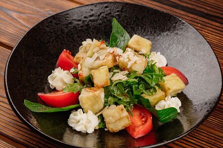 Салат с хрустящим баклажаном