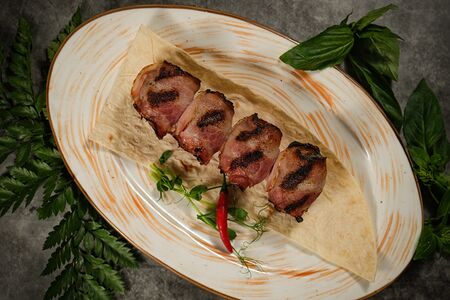 Ароматный картофель в беконе