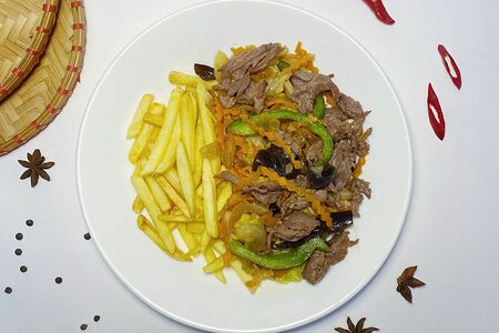 Картошка фри с говядиной и овощами (Бо Сао)