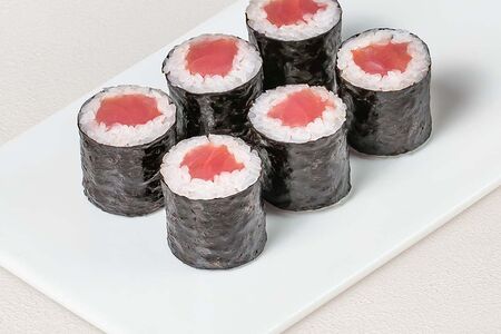 Ролл с тунцом