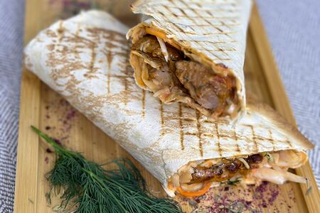 Шаурма из свинины в лаваше