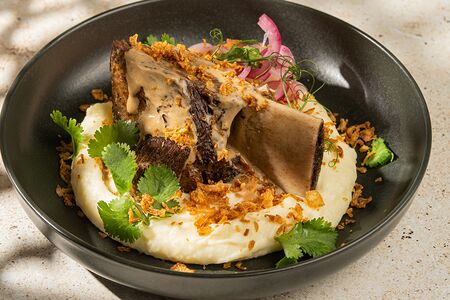 Ребро кавказского бычка с картофельным пюре