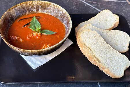 Томатный суп с морепродуктами