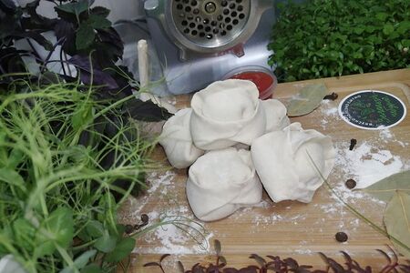 Манты домашние с курицей и говядиной