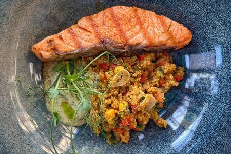 Семга гриль с киноа