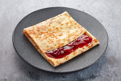 Блинчик с вишнёвым вареньем