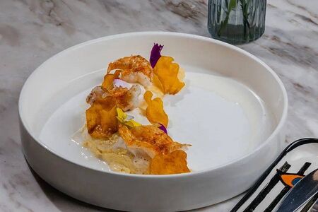 Омлет со страчателлой и креветками