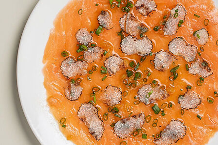 Карпаччо из лосося и трюфель