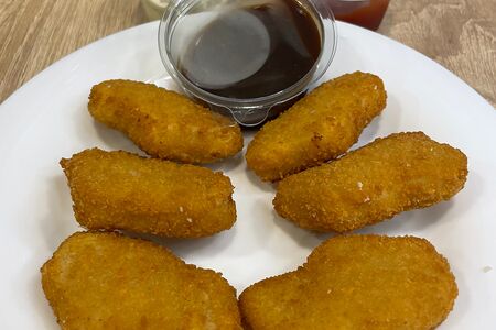 Наггетсы куриные с соусом