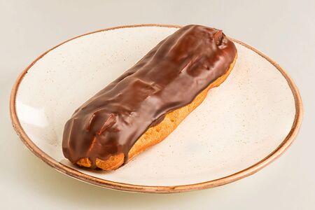 Эклер с заварным кремом