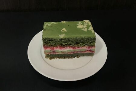 Пирожное Фисташковое с малиной