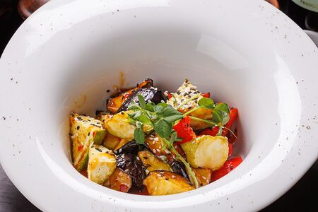 Салат из хрустящего баклажана