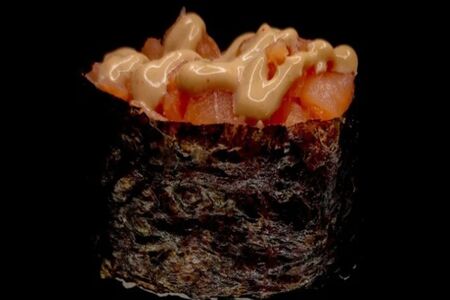 Спайси-гункан с лососем