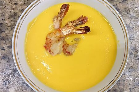 Крем-суп из тыквы с тигровыми креветками