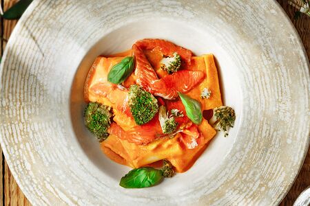 Паккери с лососем и брокколи