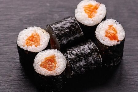 Ролл Маки с лососем