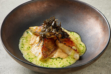 Филе судака, крем мисо-сельдерей, даси берблан