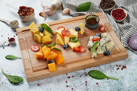 Ассорти европейских сыров