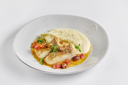 Палтус с картофелем и пармезаном