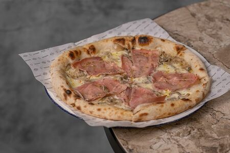 Пицца с ветчиной маранелло