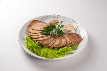 Язык отварной с горчицей