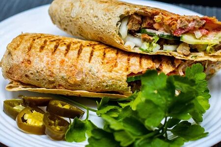 Шаурма на углях со свининой