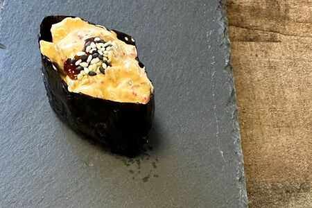 Гункан спайси угорь