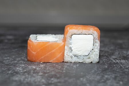 Ролл Чиз с лососем